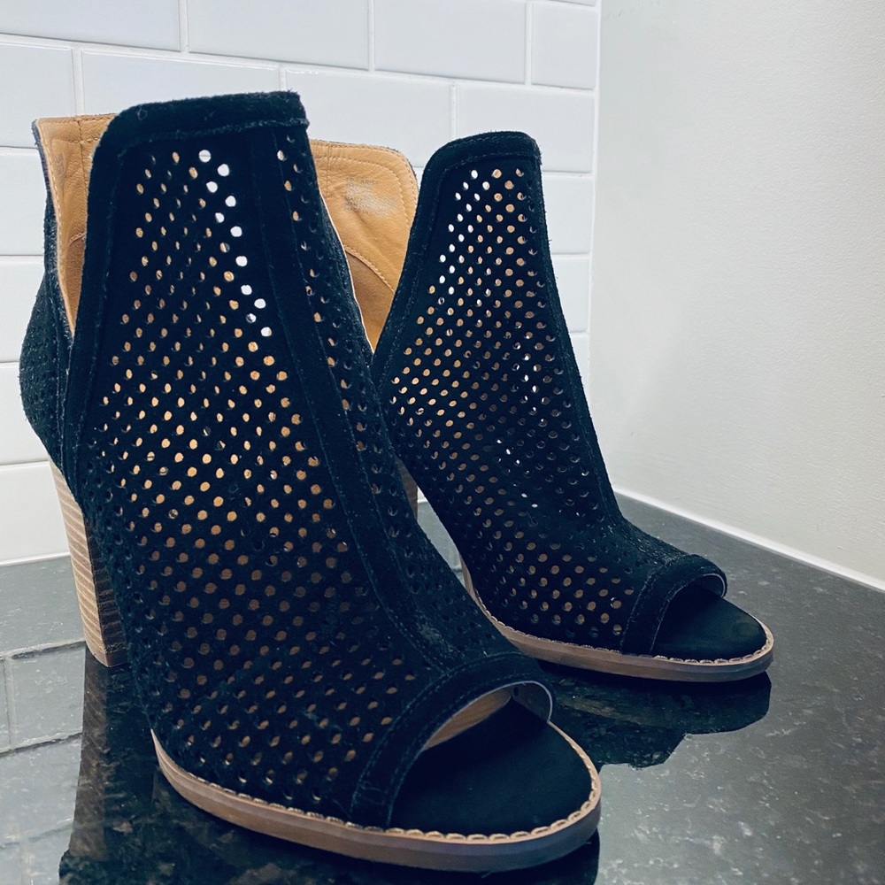 Women’s Lucky Peep Toe Black Booties (Larise) 9M